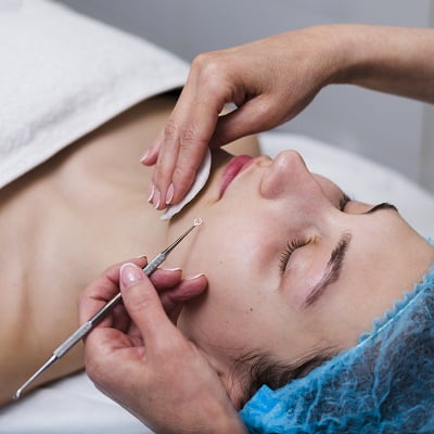 How can I minimise the scars of cosmetic surgery?